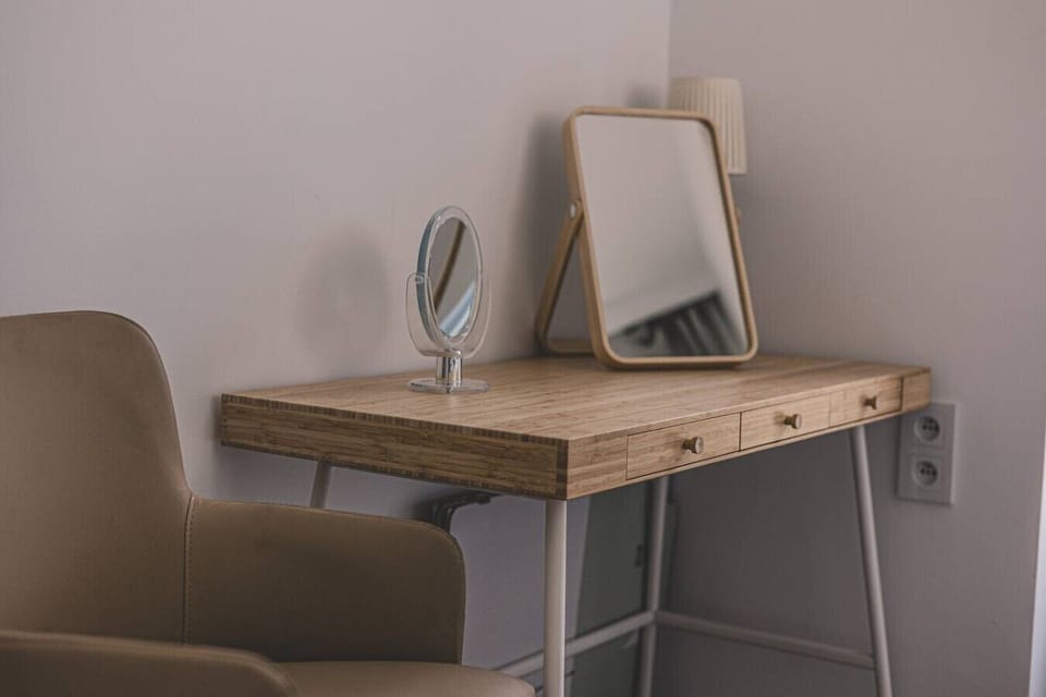 Vanity desk with mirror – perfect for getting ready for a romantic seaside dinner.