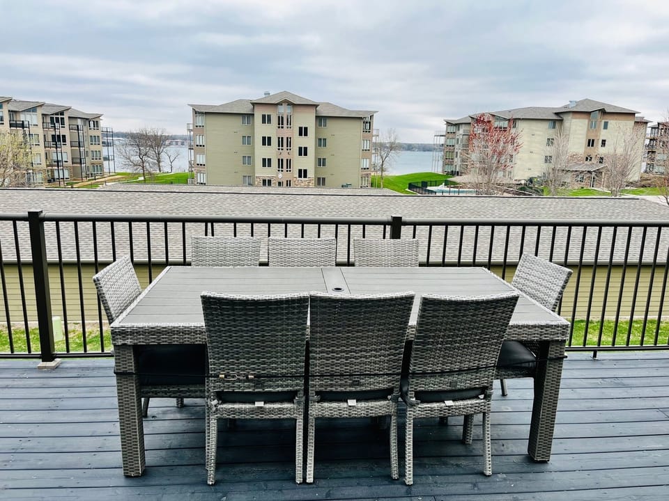 Upper Deck