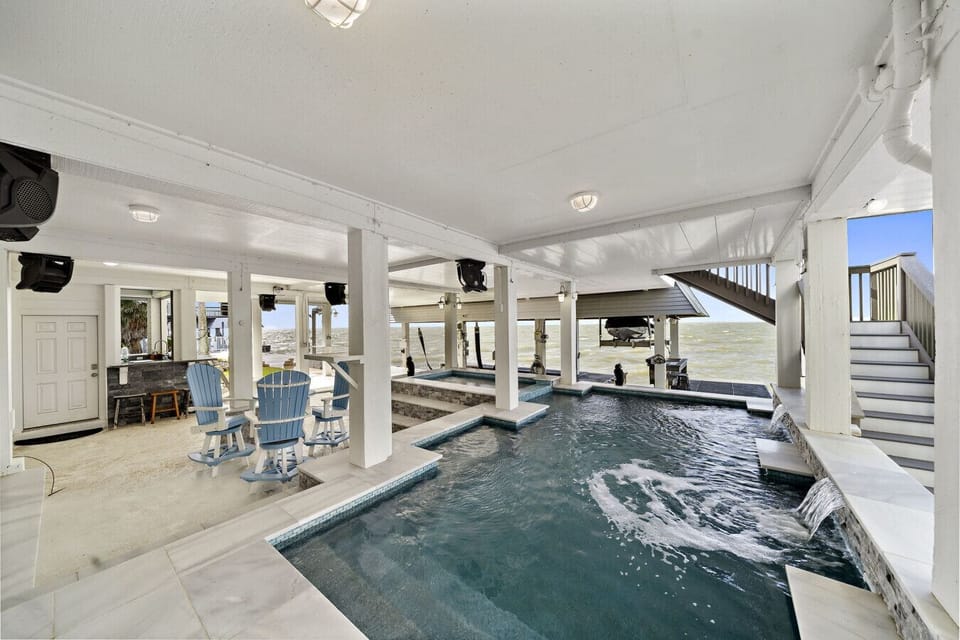 Come on in, the water`s fine