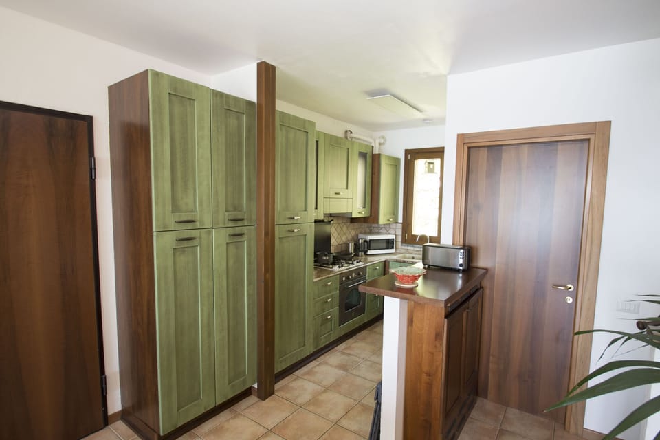 Fully equipped kitchen.