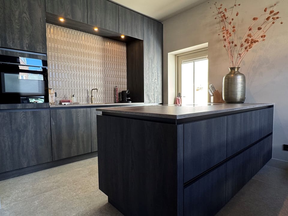 Kitchen with kitchen island