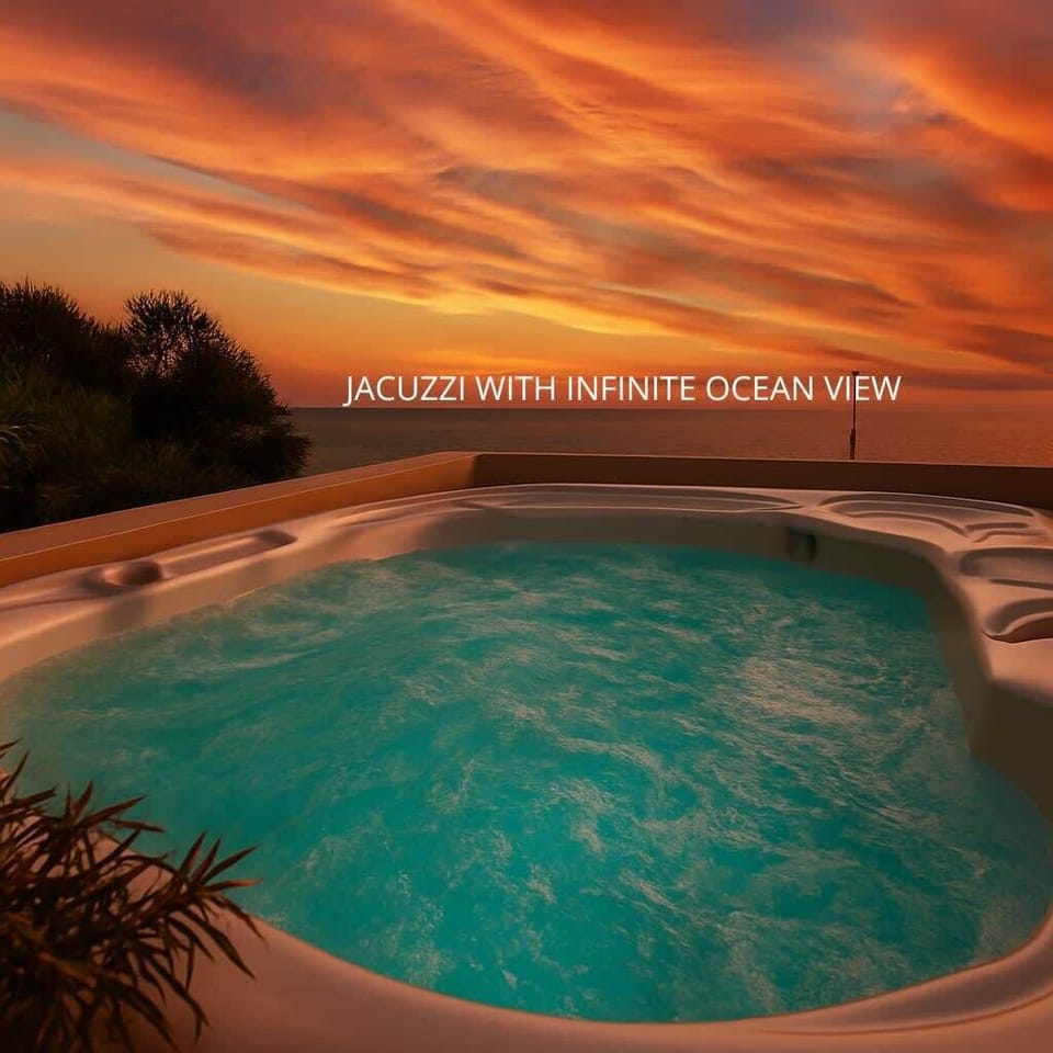 Jacuzzi with infinite oceanview.