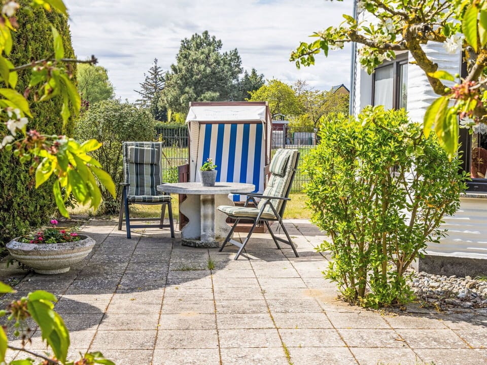 Furniture, Shrub, Outdoor Furniture, Garden, Chair, Flowerpot, Shade, Landscaping, Yard