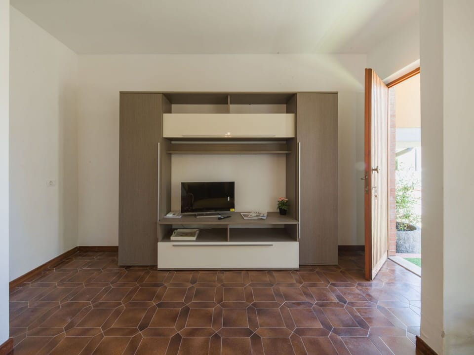 Composite Material, Porch, Eco Hotel, Shade, Deck, Outdoor Furniture, Balcony, Patio, Flowerpot, Wood Stain