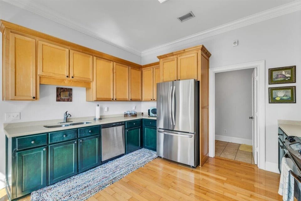 Full kitchen