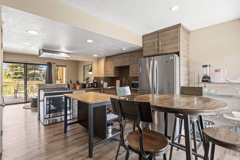 Vacation Rentals in Park City at Racquet Club 18: Fully-Equipped Kitchen