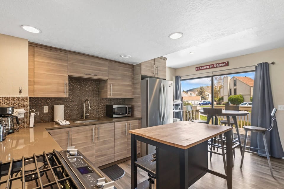 Vacation Rentals in Park City at Racquet Club 18: Fully-Equipped Kitchen