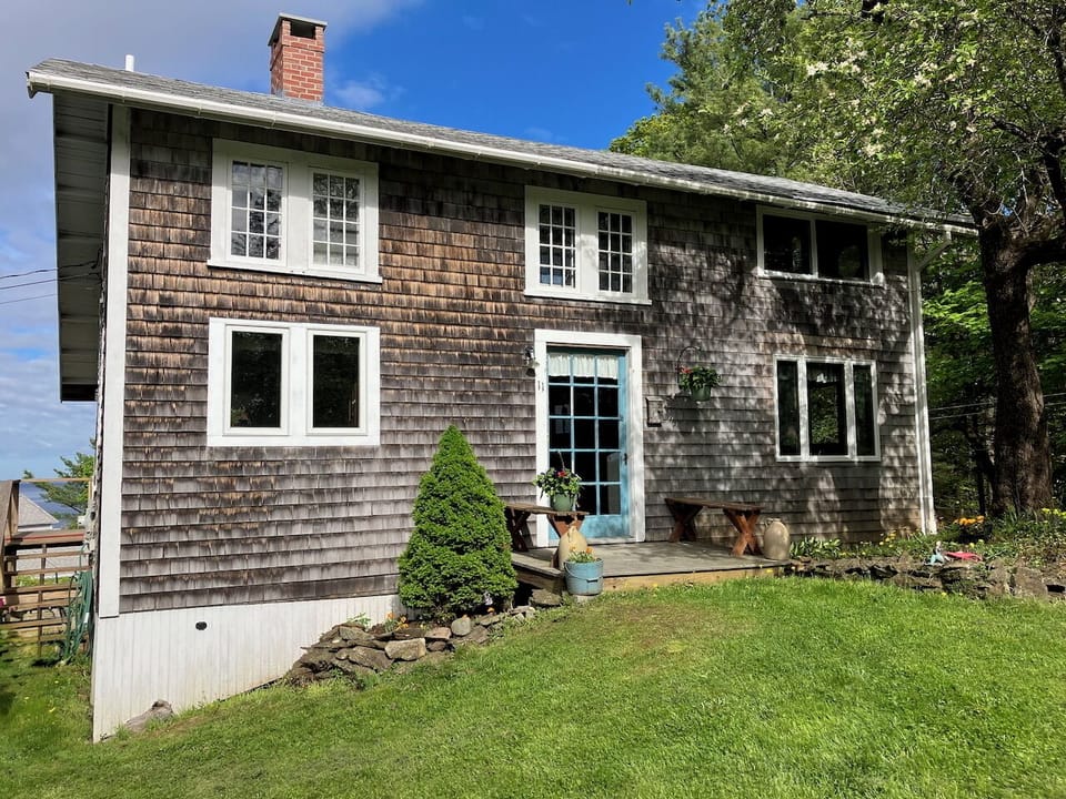 Breezing Up - Entry side
