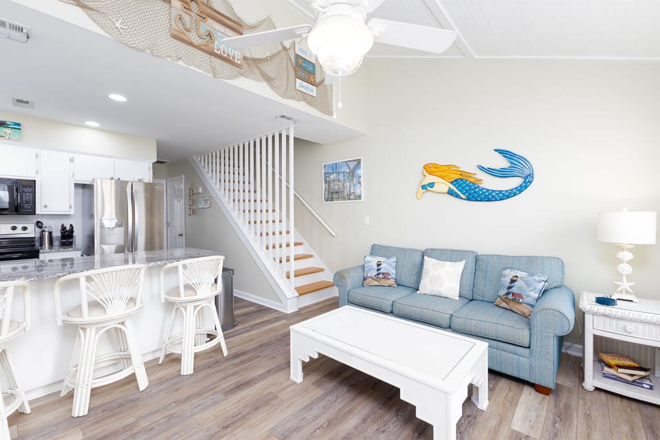 Light and bright living area with cozy seating
