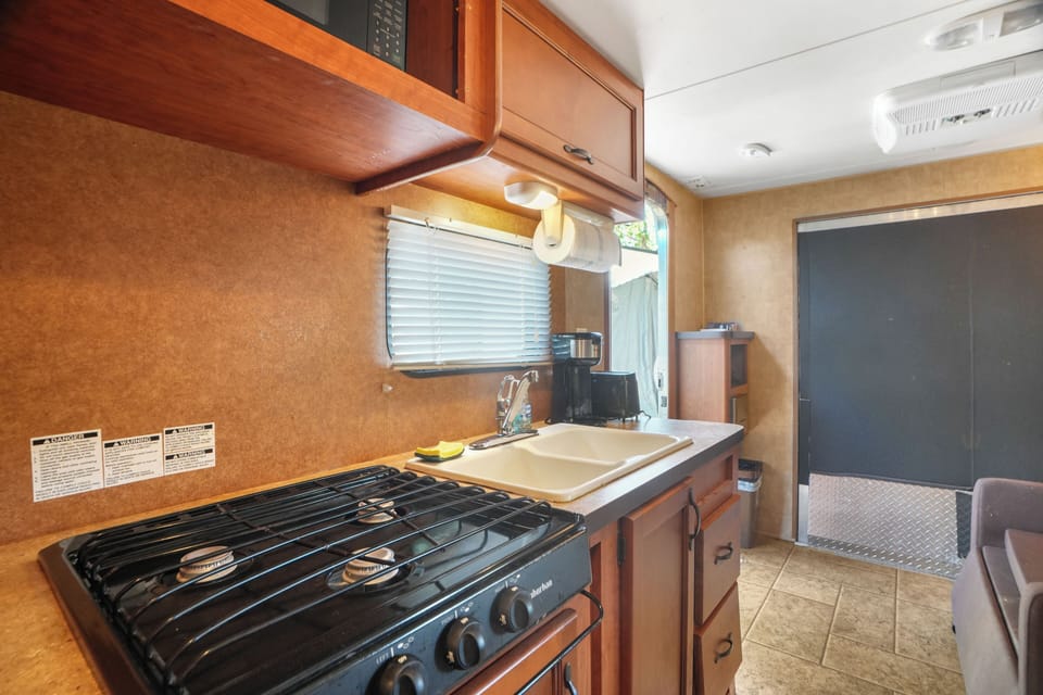 Full kitchen