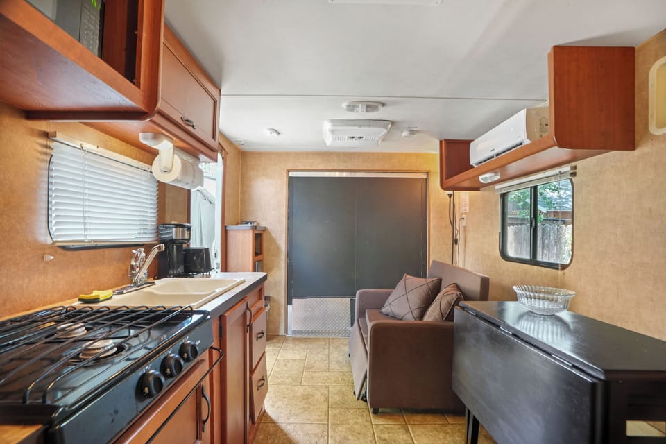 Full kitchen