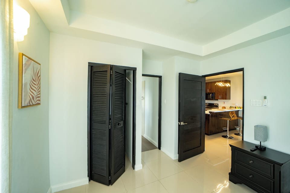 Bedroom with Walk in Closet, En Suite Bathroom