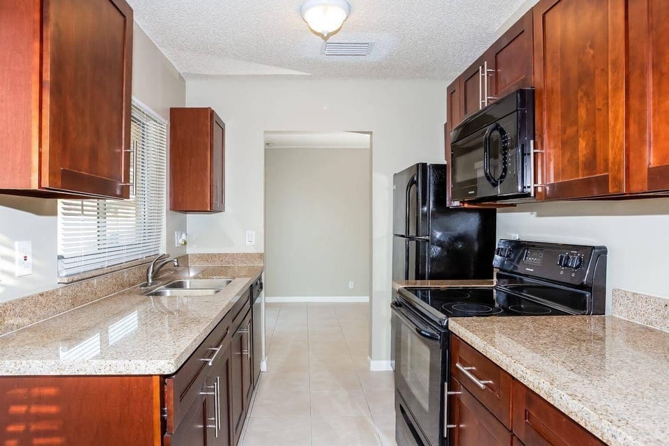 Limited kitchen,Microwave and sink/dish soap only.