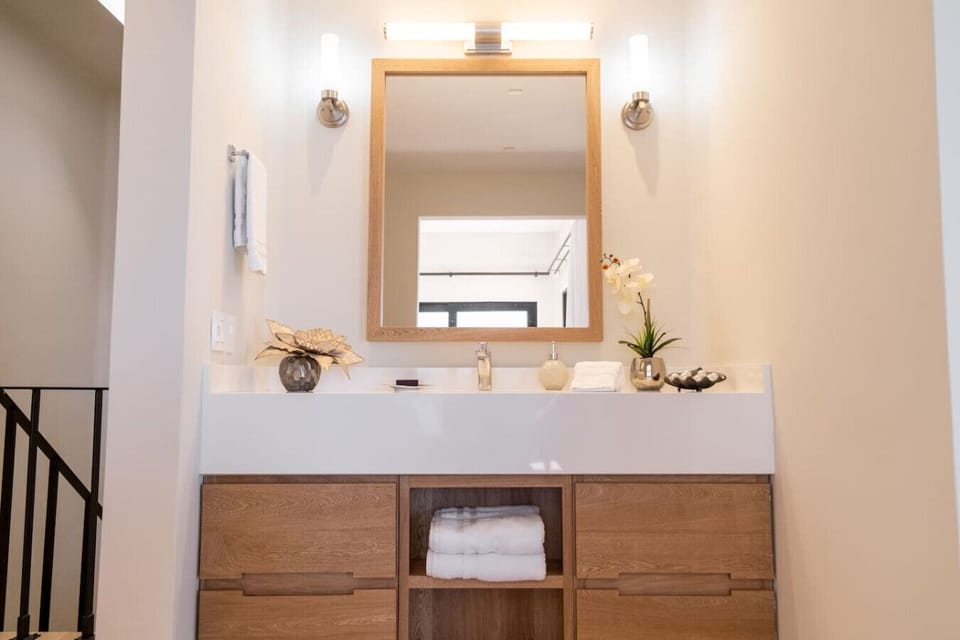 Full bathroom