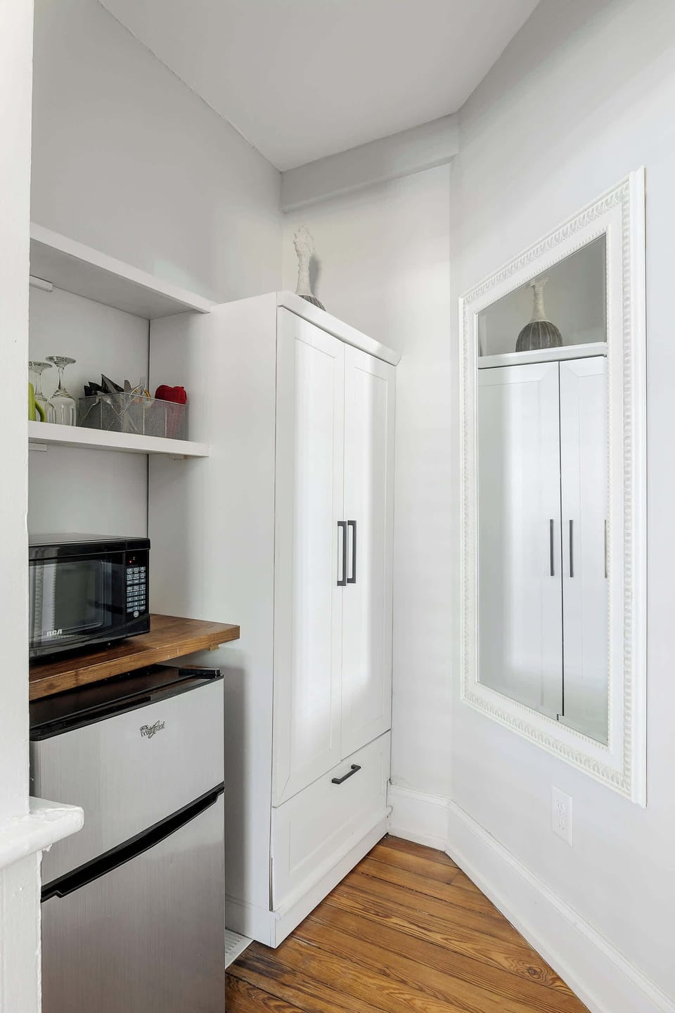 Whether it’s coffee at sunrise or wine at dusk, this space is designed for comfort.