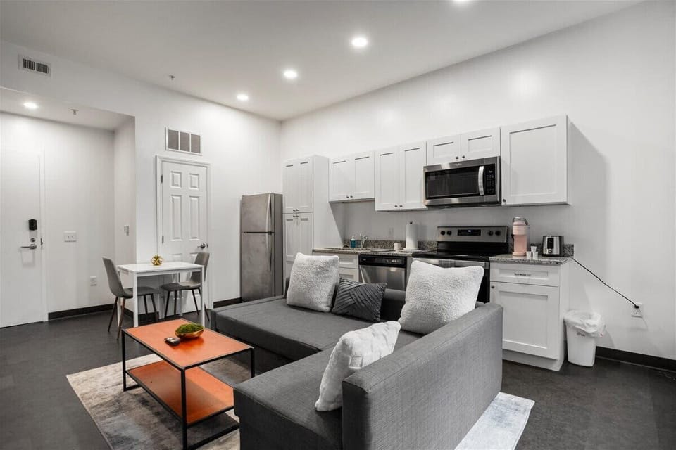 Living and kitchen area 