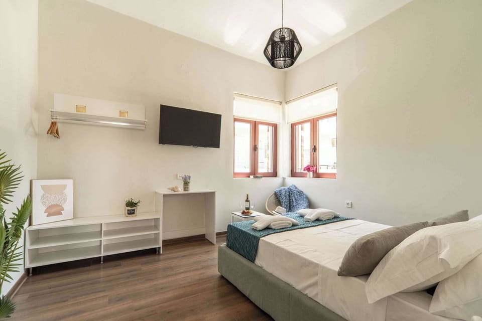 Airy and Bright Room with Smart TV and Open Closet