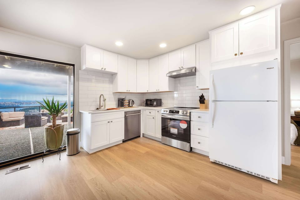 This bright and airy kitchen offers scenic views while you cook. Thoughtfully stocked with all essentials, including a coffee station, blender, and high-quality cookware, making meal prep a breeze.