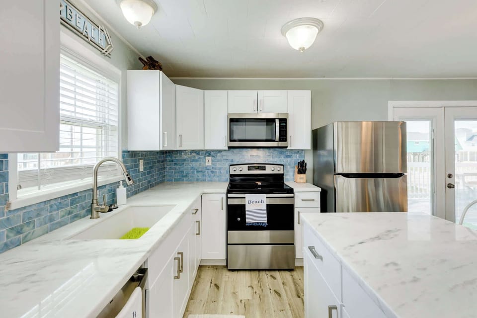 Full sized, beautiful kitchen