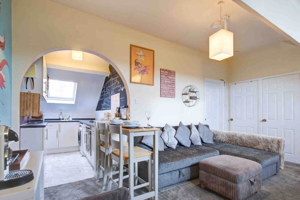 Looking through to kitchen