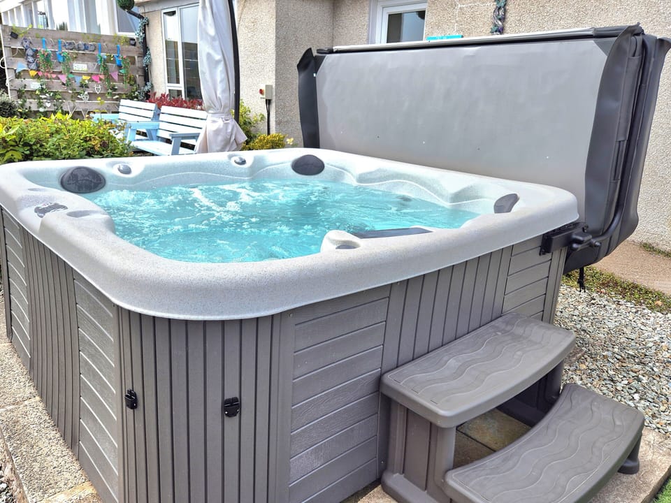 hot tub 