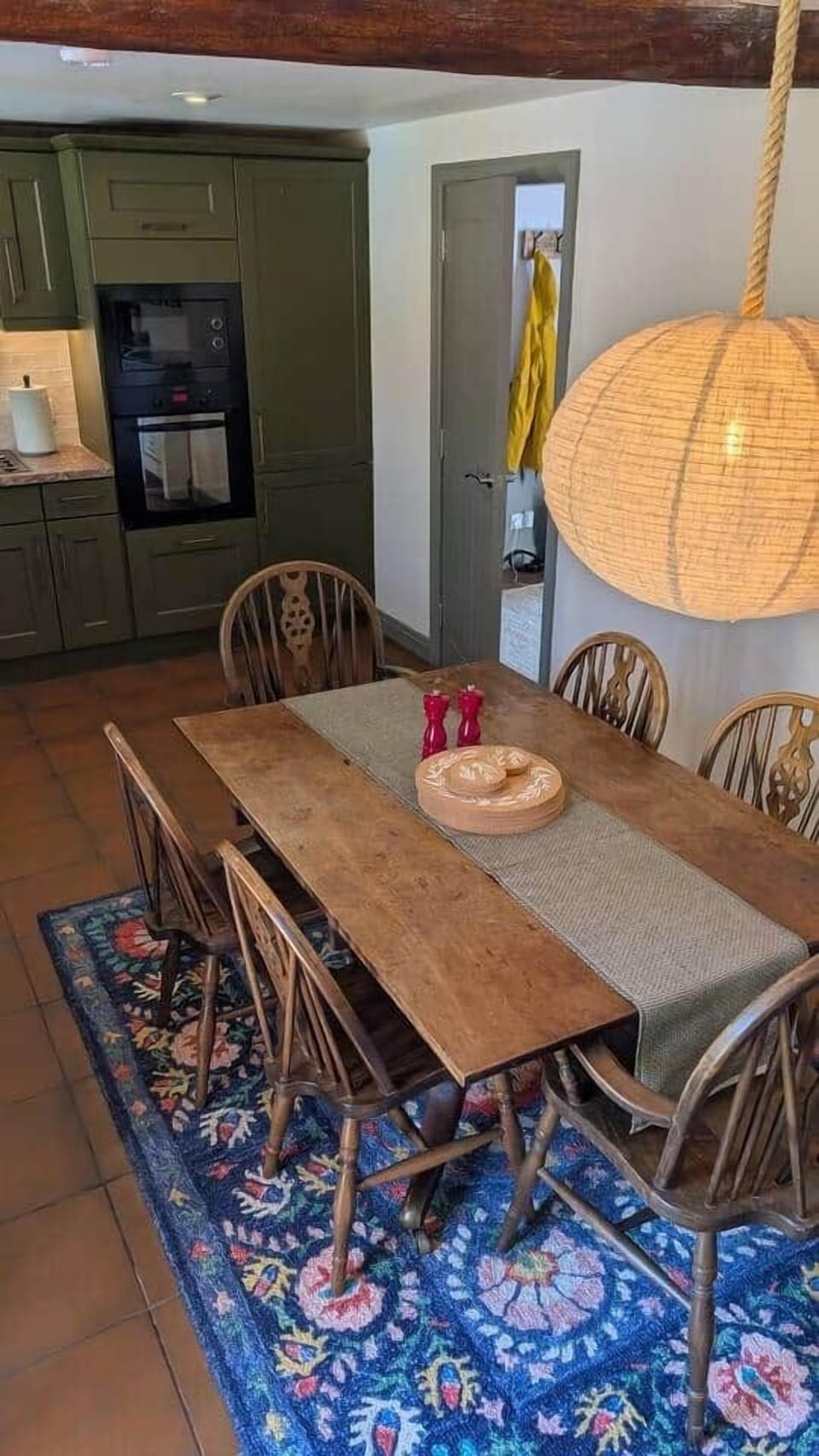 Dining Table seats 6 comfortably