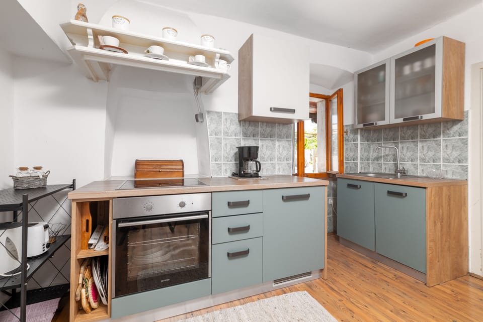 Kitchen 1