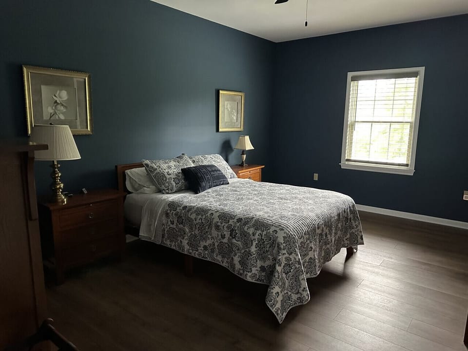 Room #4 Queen