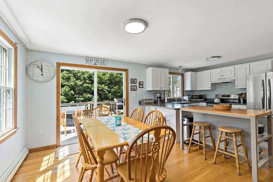 Dining table with seating for 6