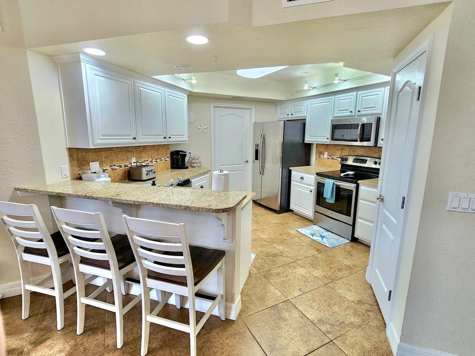 Full kitchen