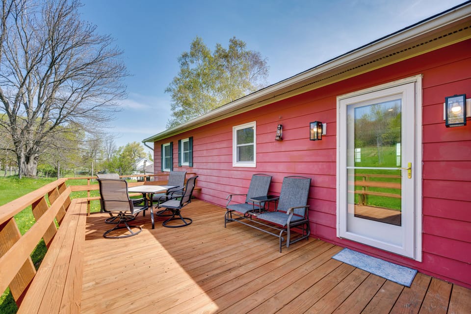 Deck | Outdoor Dining Area