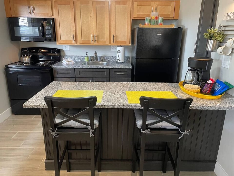 Full kitchen with full-sized appliances