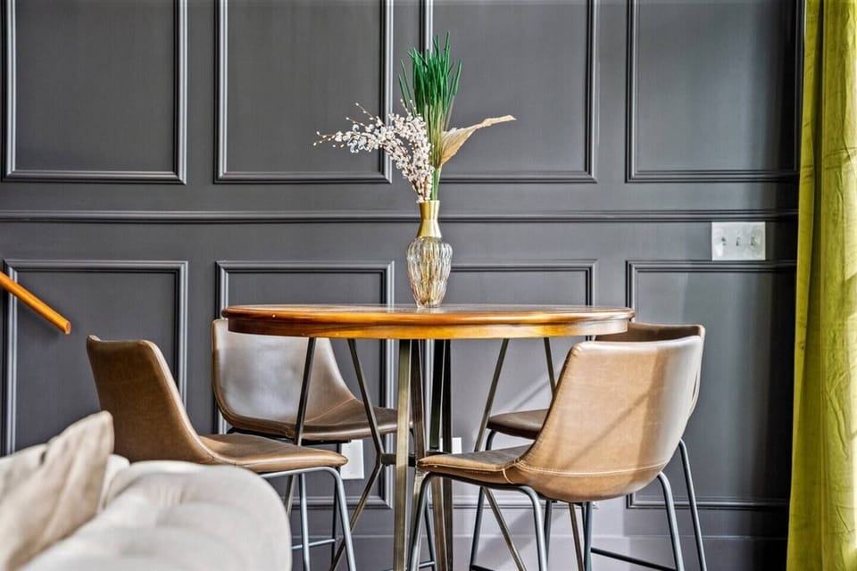Unit A | Second Floor | Breakfast Nook