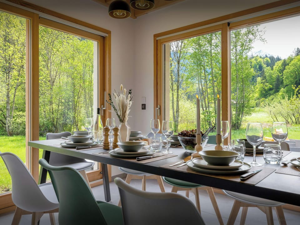Dining table & view