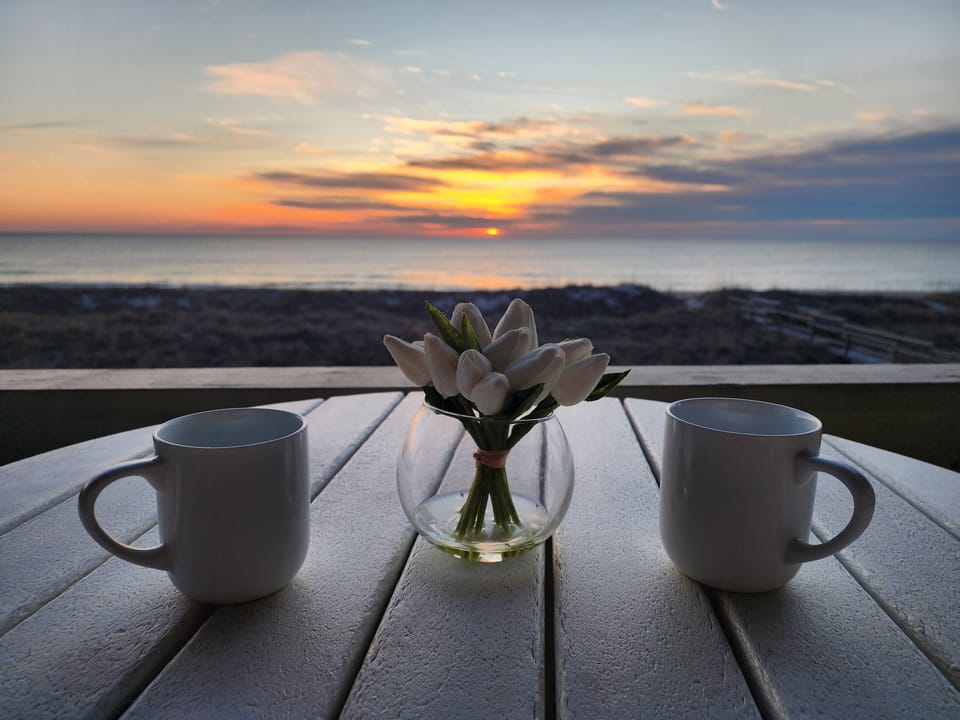 Coffee and sunrises. 🌞
