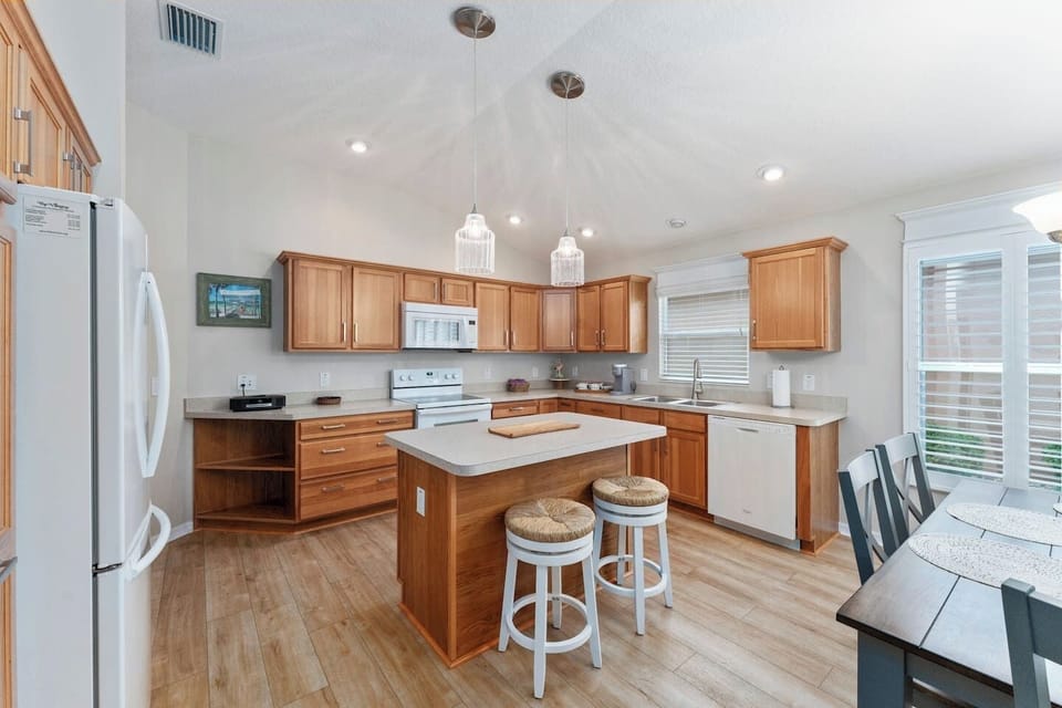 Large, open,  well stocked kitchen to create meals, prepare snacks or just make memories.
