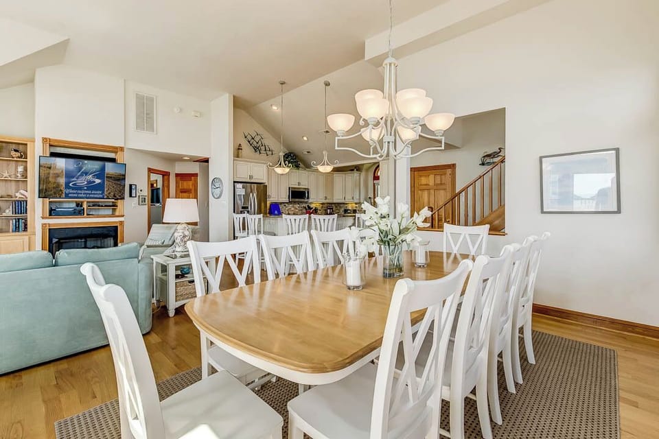 Top-Level Dining Room with Table (seats 10)