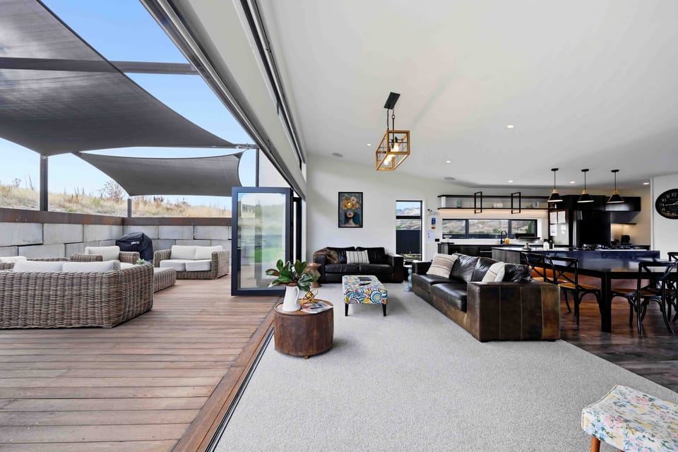 Indoor / outdoor living