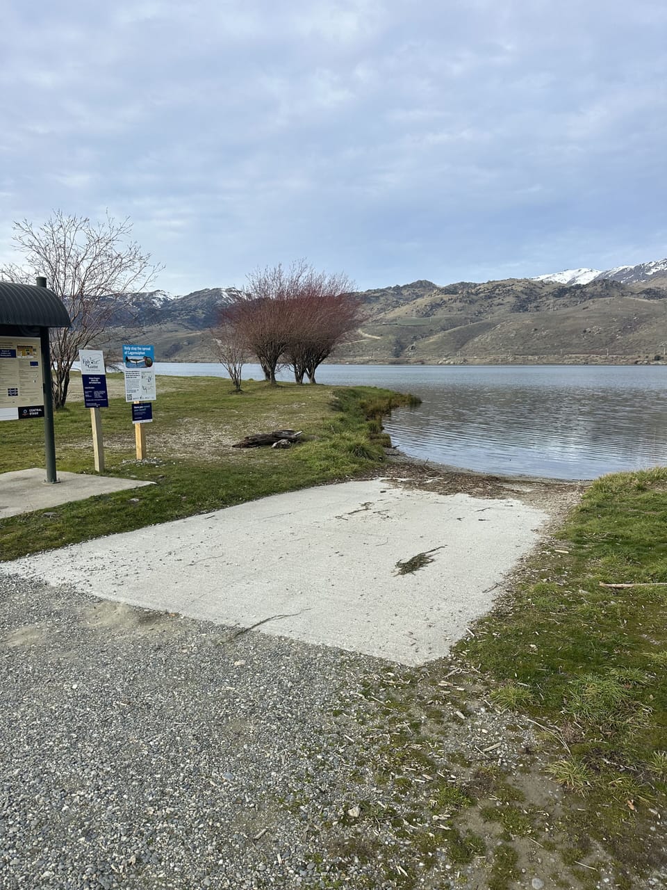 Boat ramp 2 min drive from house