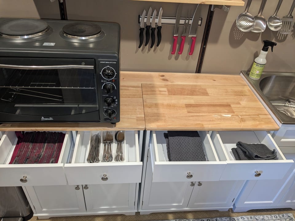 Kitchen knives, utensils, cultery, and kitchen linens