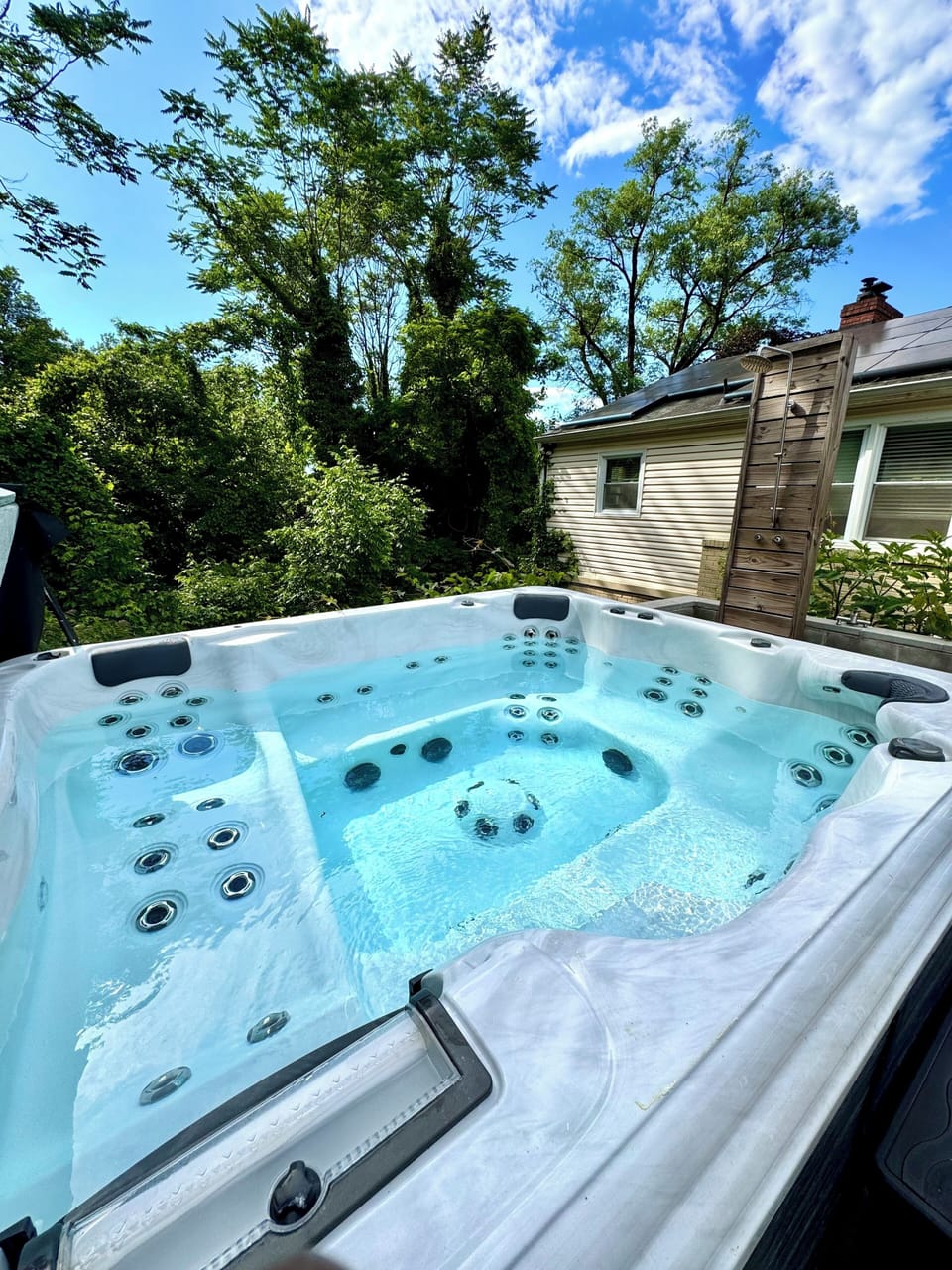 Outdoor spa tub