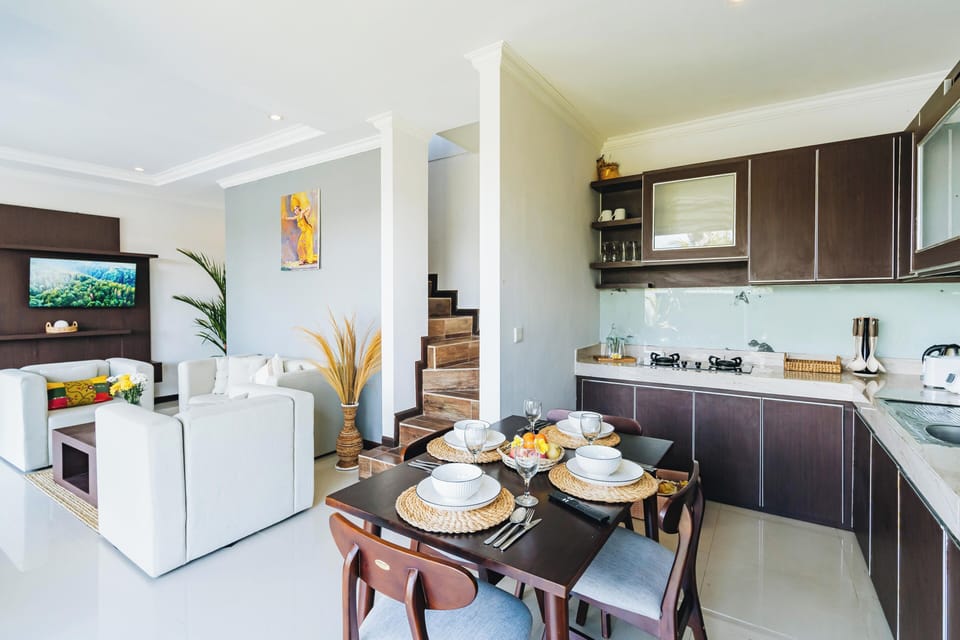 Fully equipped kitchen and dining table for 4 – Villa Griya Purnama