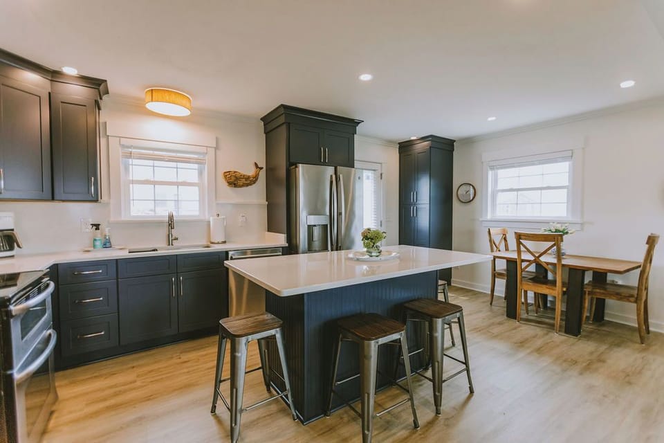 Brand New Kitchen l Fully Stocked l No need to pack the kitchen sink!