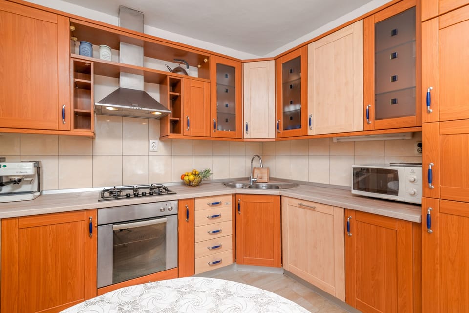 Kitchen 1