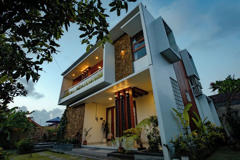 Property of Vil’latu Ubud surrounded by tropical greenery