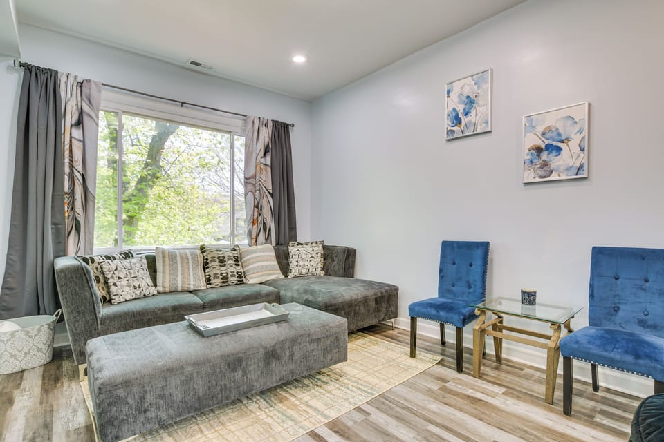 Chicago Vacation Rental | 3BR | 1BA | Stairs Required | 850 Sq Ft