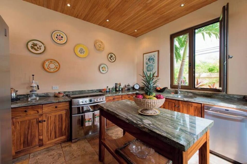 Fully equipped modern kitchen, ideal for family meals or hosting a private chef service during your Tamarindo vacation — the perfect blend of comfort and convenience.