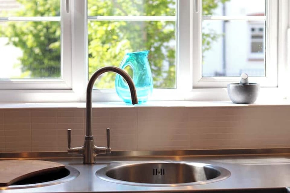 Drainer and sink