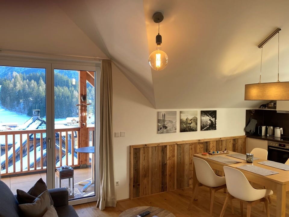 Wood, Interior Design, Room, Ceiling, Wood Stain, Hardwood, Log Cabin, Glacial Landform, Living Room, Varnish