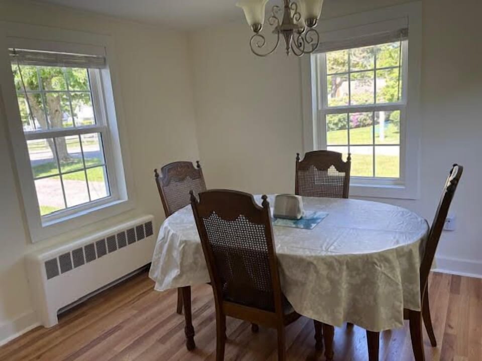 Seating for 4